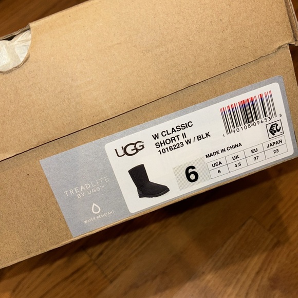 Women's UGG Classic Short II Boot - Picture 7 of 7